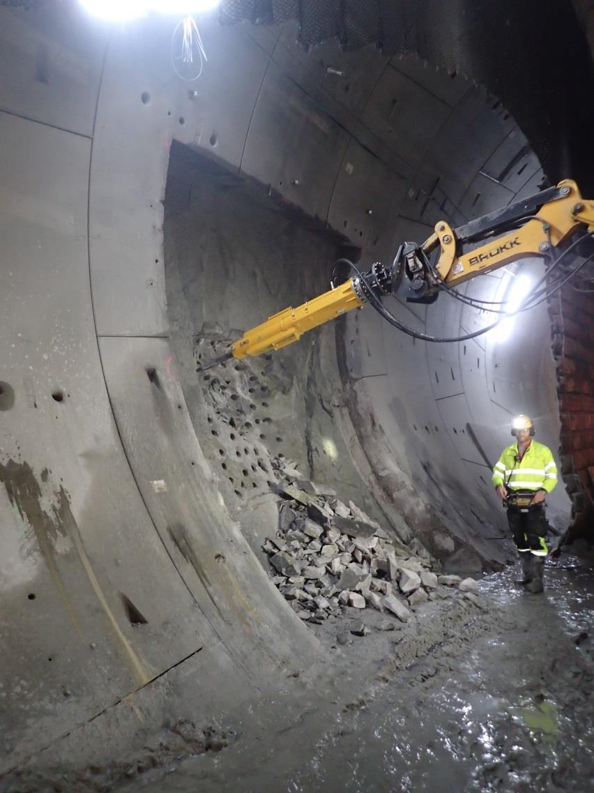 Tverrforbindelser hver 500 meter Forbinder de to løpene i tunnelanlegget Teknisk rom og evakuering Små kontrollerte sprengsalver nær tunnelløpene 18 tverrforbindelser under bebygget