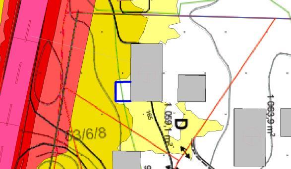 Det er vist ett forslag med skjerm langs eiendomsgrense (skjermhøyde 2,5 m, til venstre i figur) og ett forslag til skjerming av en tenkt terrasse