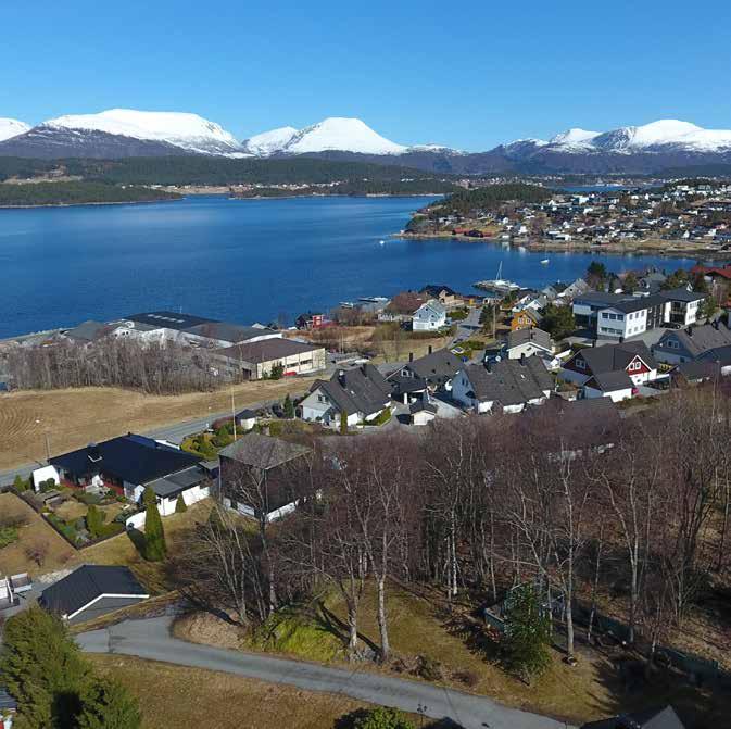 Fra tomten er det fantastisk utsikt over fjord og fjell. OPPFYLL BOLIGDRØMMEN NY TOMANNSBOLIG I OLSVIKA. I populære Olsvika i Ålesund bygger vi nå en ny og moderne tomannsbolig.