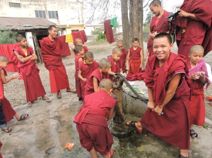 Bakgrunnen var et ønske om å bedre forholdene for tibetanske nonner i Himalayaområdet.