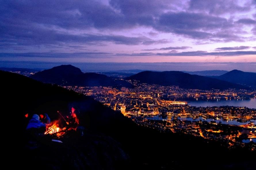 We head out into the nature around Bergen the last Wednesday of every month to chill out together.