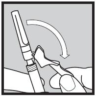 4) Forberedelse av dosen Ta opp sprøyten med nålen pekende opp. Bruk den andre hånden til å trekke den rosa kanylebeskytteren ned mot sprøyten.