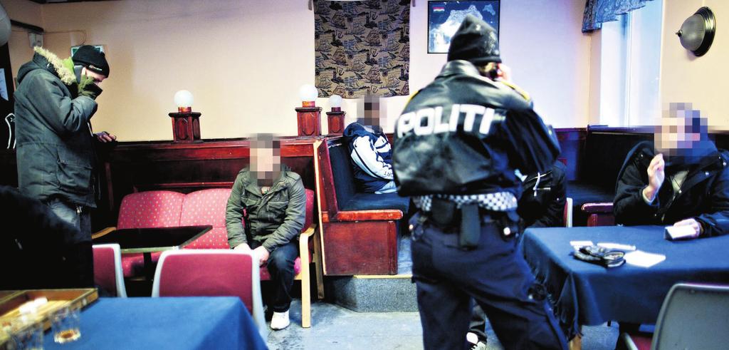 Intens politijakt etter falske ID er C 20 pågrepet i aksjon mot boliger og albanske klubber Rundt 70 politifolk deltok i går i en storstilt aksjon for å pågripe personer med falsk identitet.