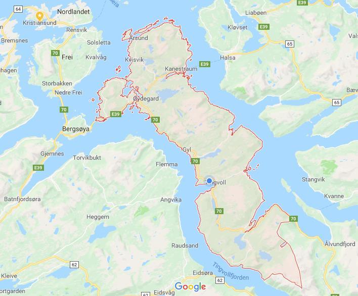 Tingvoll er en liten kommune på Nordmøre i Møre og Romsdal. Tingvollvågen er den blå prikken. Kart fra Wikipedia og Google. Vi er 3100 innbyggere, og har en langstrakt kommune formet som en halvøy.