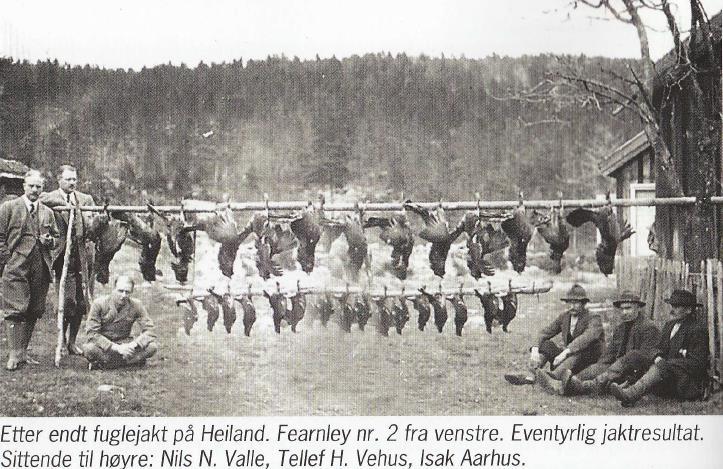 I den tiden private eide Gjerstadskogene ble jaktretten forvaltet av eierne, og ansatte disponerte deler av jakten. Da Staten overtok skogeiendommen ble dette videreført.