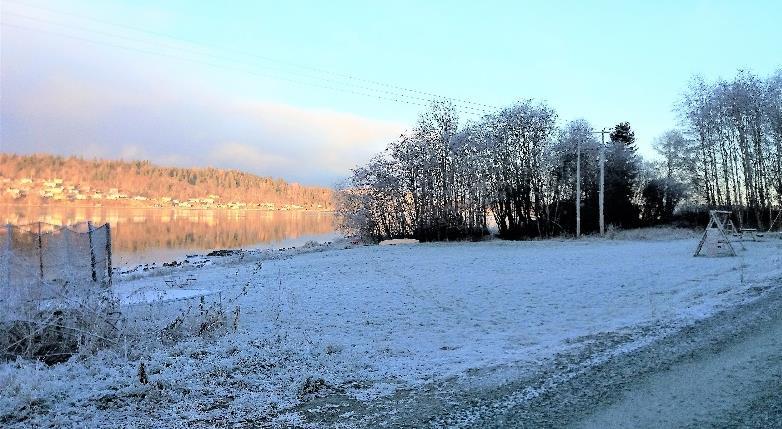 I tillegg har området strandlinje mot Eidsbotn med mulighet for vannaktiviteter som bading og roing. TRAFIKKSITUASJON Nossum ligger like ved E6 med 70-sone.