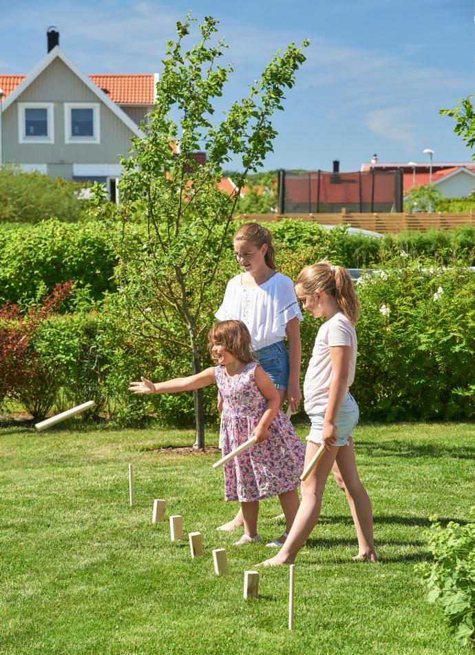 Sommerskole Mandag Vinylkutteverksted med t-skjorteproduksjon (+ handlenett) Sykkeltur til gjenbruksstasjonen (hente utstyr til fredagen) Tirsdag Modellering til laserkutteren lage en boks Ultimate