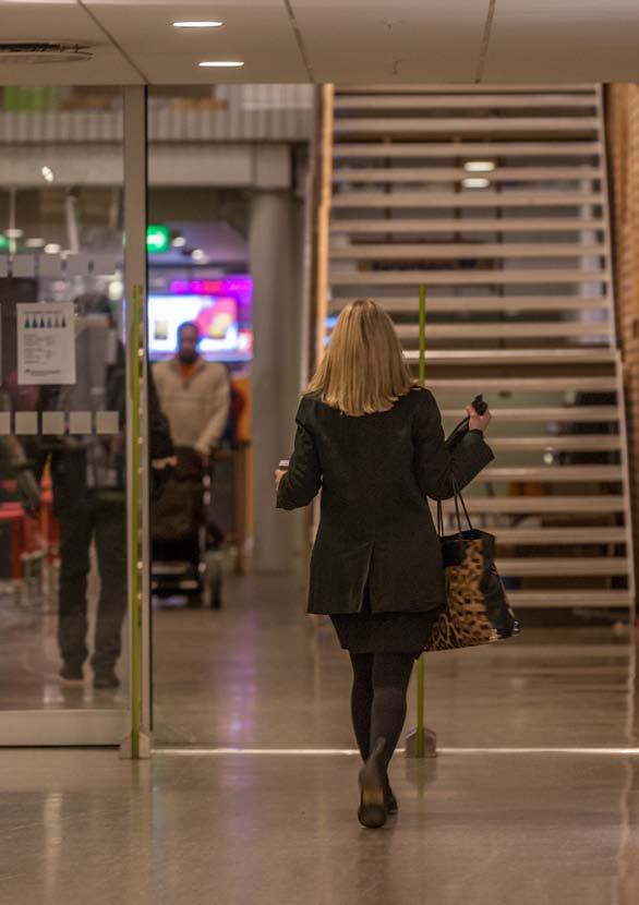 Åpningstider Utenom betjent åpningstid er alle bibliotek selvbetjente mellom kl 07.00 og 22.00 Hovedbiblioteket: Man-tors: 09.00-19.00 Fredag: 09.00-16.00 Lørdag: 11.00-15.00 Søndag: 12.00-16.00 Byarkivet: Tirsdag kl.