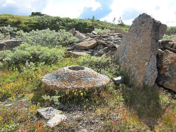 Den var jo et kvernpars fasade. Den skulle være både finhogd og så jamn til alle sider at det ikke ble kast eller mistung på spindelen i mølla (Rolseth 1947:47).