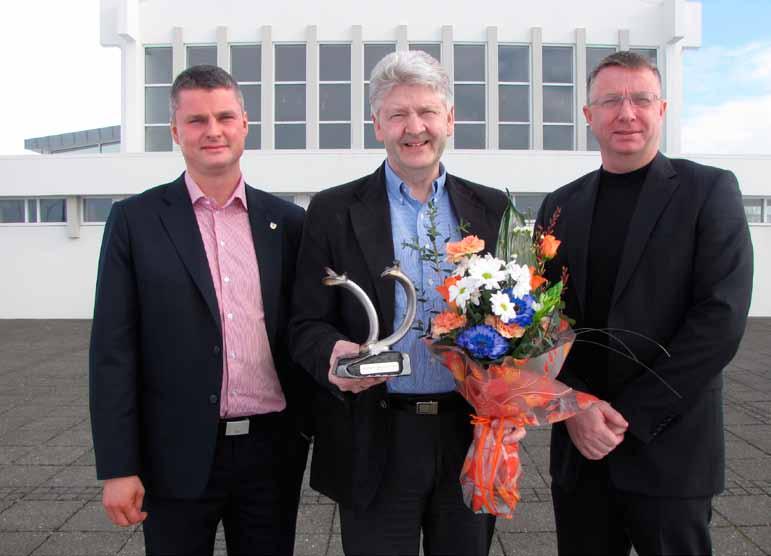 Minja og myndasýning Þorbjarnar hf. Menningarverðlaunin 2012 falla Þorbirningum í skaut Frá afhendingu menningarverðlaunanna 2012 sem fram fóru í kirkjunni að þessu sinni. Talið f.v. Róbert Ragnarson, bæjarstjóri, Gunnar Tómasson, framkvæmdastjóri í Þorbirni hf.