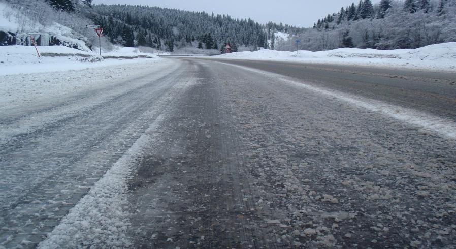 Generell reduksjon i saltforbruket (2) Viktigheten av mekanisk fjerning Fjerne mest mulig snø og slaps før salting Hyppig og god