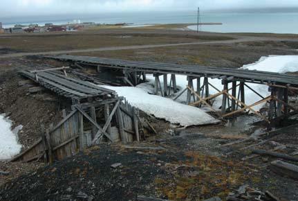 Betalingsmerker SNSK. SNSK er den nest største grunneieren på Svalbard etter staten. De er også den største innehaveren av bergrettigheter på Svalbard (funnpunkter og utmål).