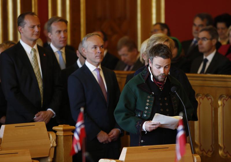 Kong Harald. Kongen leste trontalen og statsråd Torbjørn Røe Isaksen leste opp beretningen om rikets tilstand og bestyrelse.