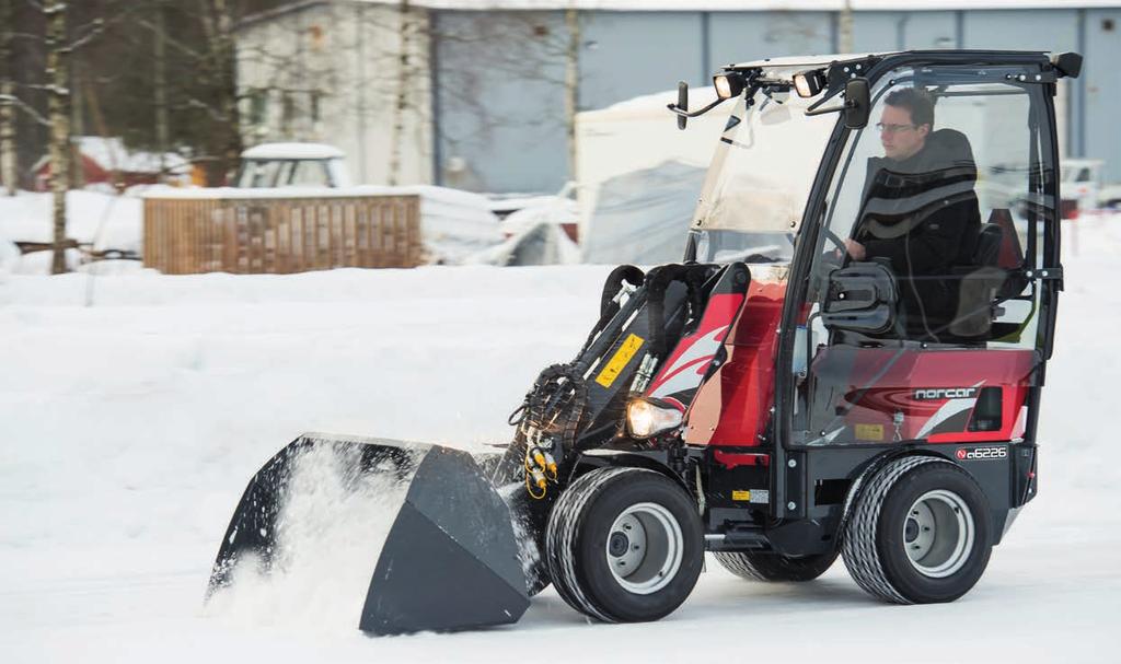 Vekten kan ikke benyttes sammen med øvrig bakmontert utstyr. 7004544 Motorvarmer Gir lettere start og minsker slitasje ved kaldstart. Anbefalt innkoblingstid: 30 min.