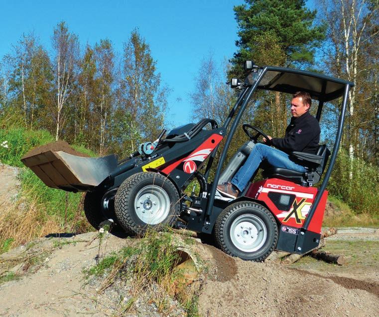 Motor Motorfabrikat...Kubota Modell... 722 Sylindre... 3 Drivstofftype... Diesel Sylindervolum cm3... 719 Kjølesystem...Væske Effekt SAE, bruttoeffekt kw/hk...15/20 Maksimalt bruttodreiemoment Nm.