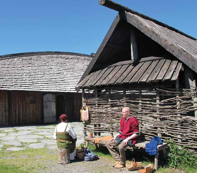 En kort spasertur fra Nordvegen Historiesenter kan du oppleve en rekonstruert Vikinggård med langhus,