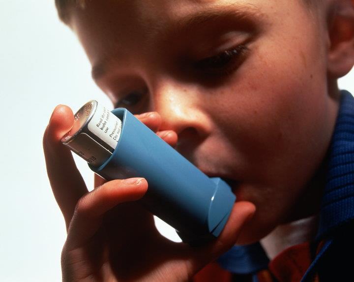 God astmabehandling skal gi 1. Symptomkontroll Minske sykdomssymptomer Vedlikeholde normalt aktivitetsnivå 2.