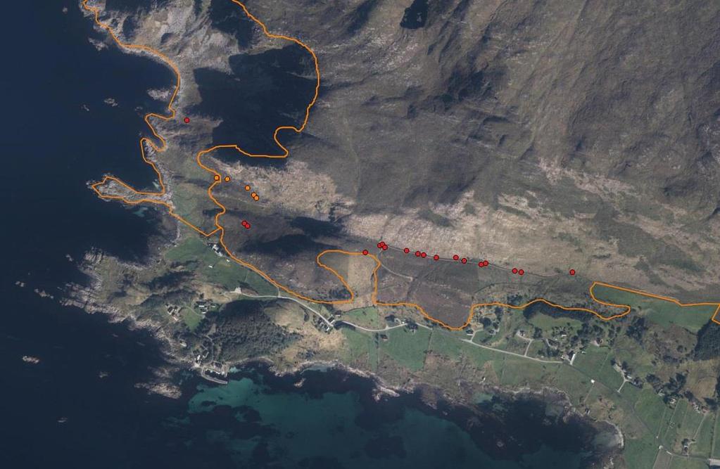 Lokaliteten er en naturbeitemark som burde vært kartlagt i Naturbase. Figur 7. Funn av ved Skare på Sandsøya i Sande i 2016 (oransje prikker, knapt synlige) og 2018 (røde prikker).