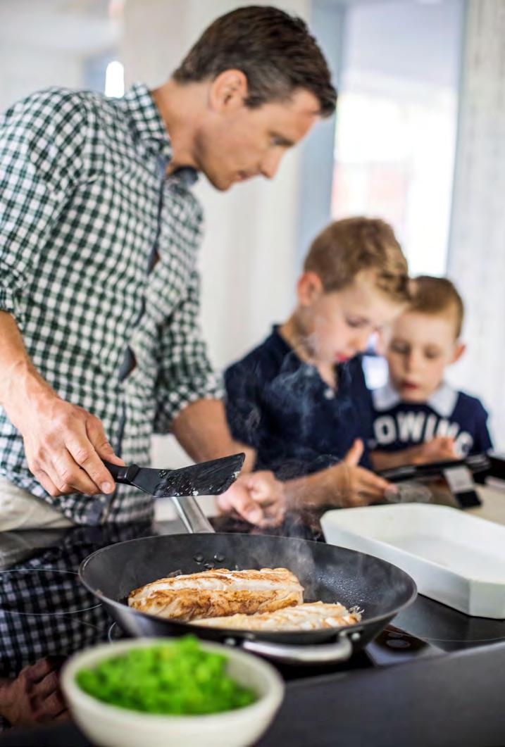 Folk vil gjerne ha mer sjømat til hverdagsmiddagen Fisk og skalldyr + Potensial 25,0 % 20,0 % 15,0 % 10,0 % 5,0 % 0,0 % Frokost Lunsj Middag Kveldsmat Mellom På farten Grafen viser sjømatens andel av