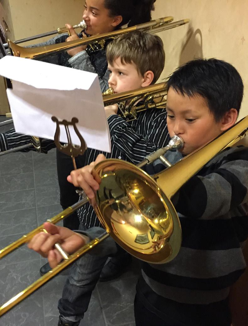 Vi kan tilby opplæring på følgjande instrument: Fløyte (tverrfløyte) (frå 3. årssteg) Fiolin (frå 2. årssteg) Cello (frå 2. årssteg) Piano (frå 2. årssteg) Gitar (både akkustisk og el gitar) (frå 3.