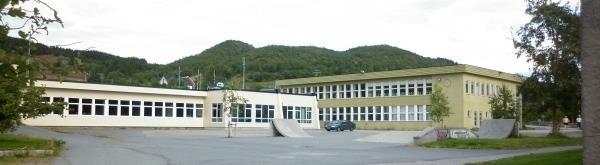 skole