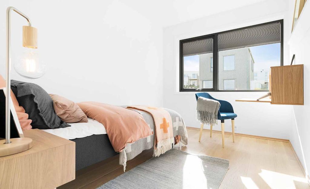 Andre etasje inneholder 3 soverom, det ene med mulighet for en smart garderobeløsning, bad og loftstue.
