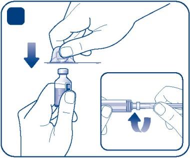 A Fjern beskyttelsespapiret på hetteglassadapteren uten å ta den ut av beskyttelseshetten. Tilkoble hetteglassadapteren til hetteglasset med oppløsningsvæske.