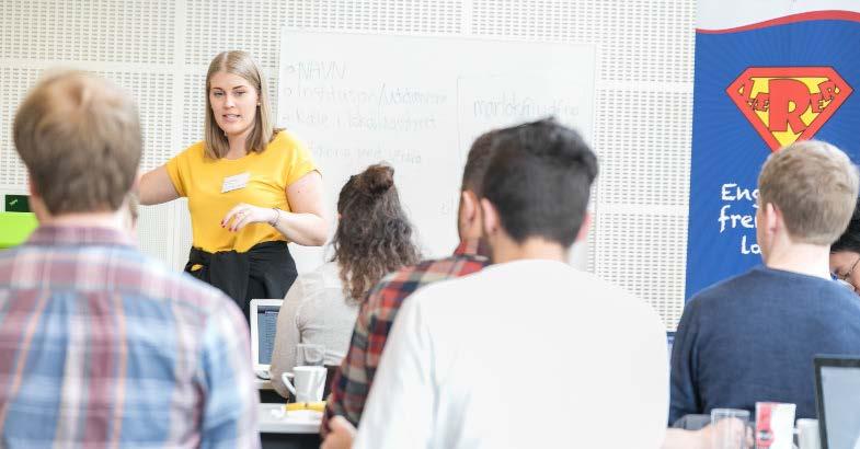 Pedagogstudentene skal i større grad profilere seg på ulike digitale arenaer Vi er i gang med å lage en kommunikasjonsstrategi, som blant annet vil gjøre at vi vil utvikle måten vi kommuniserer på i