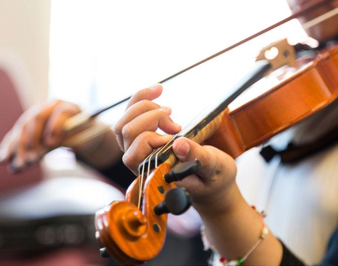 har omfattende konserttrening har bred erfaring med ensemblespill og konsertproduksjoner mestrer relevante komposisjonsprinsipper anvender ulike oppvarmings-, avspennings- og konsentrasjonsteknikker