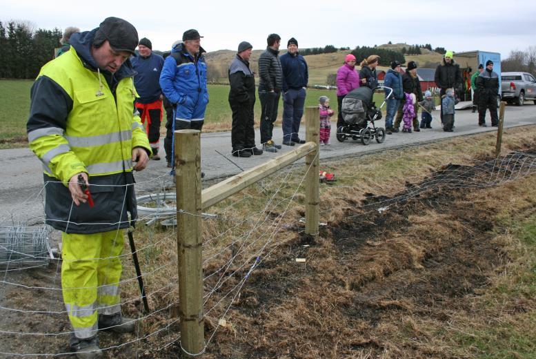 Vårmøte på Vigrestad Årets vårmøte ble holdt på Vigrestad lørdag 4. mars 2017. Første del var hos Bernt og Helga Undheim, der det var demonstrasjon av og oppsetting av HT-gjerde.