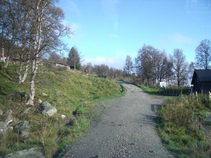 I den sammenheng må det gjøres noe bygging for å tilpasse setra til Mattilsynet og TINEs retningslinjer. Det søkes om: 1.