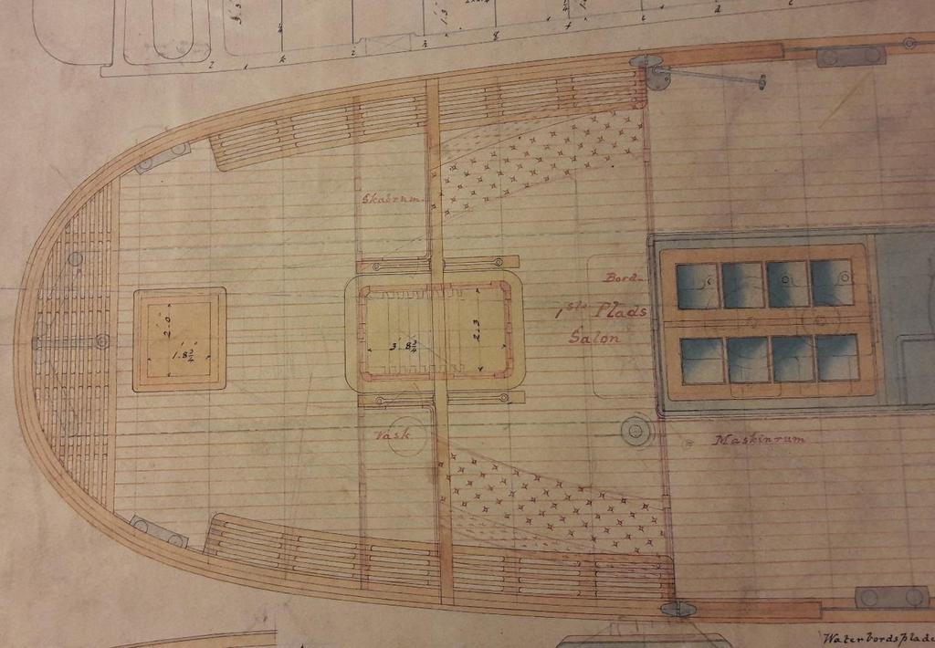 Figur 5: Utsnitt fra tegning 1877 (figur 1). Forskipet. Folkelugar, 2.plassalong, maskinist- og skipperlugar. På dekket over er det tegnet inn benker for passasjerer og en vinsj i baugen. AMV.