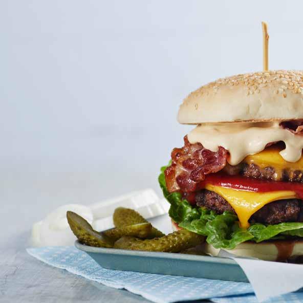 Classic American Burger Ingredienser (2 porsjoner): 2 pakker Burgermester Storfeburger eller Baconburger (kan også lages med bare 1 burger pr.