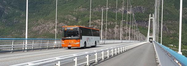 I intervju, oppgir fylkeskommunen at det under høysesongen for turisme hvert år, til dels er store utfordringer blant annet for kollektivtrafikken langs rv. 13 mellom Bu og Kinsarvik.