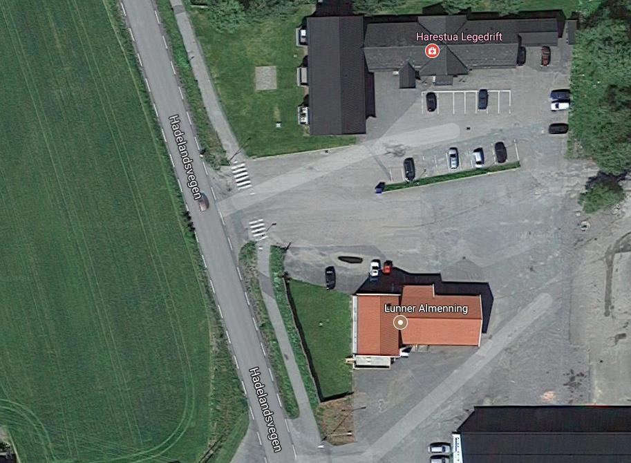 Figur 5 Adkomstkryss til planområdet direkte fra Hadelandsveien, dagens situasjon (Ortofoto: Google Maps).