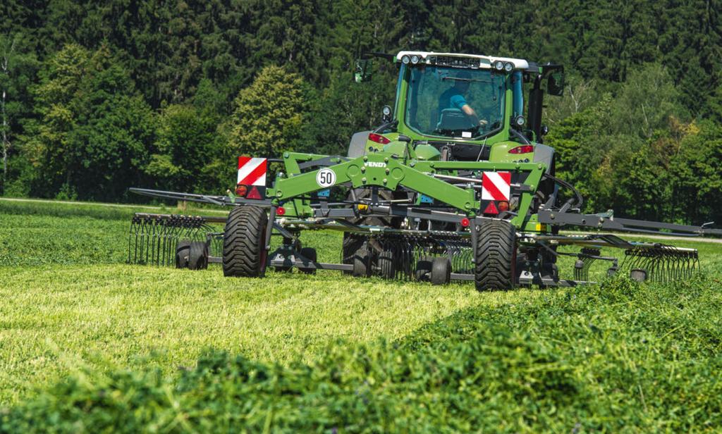 Perfekt kurvebane Fendt 7850 og 7850 Pro med CamControl, oppfører seg eksemplarisk på vendeteigen. CamControl betyr hydraulisk justering av rotorenes kambaner.