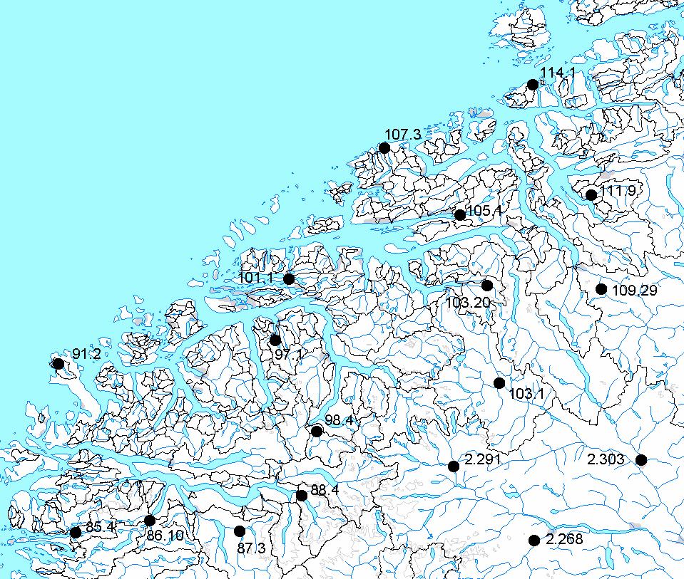 Figur 12. Vannføringsstasjoner i vestlige deler av Midt-Norge. Areal Eff.sjøpr. Høydeforhold, moh. Vannføringsstasjon km 2 maks. median min. 2 268 Akslen 795.9 2464 1467 475 2 291 Tora 263.
