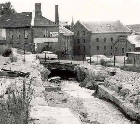 Bybrannen i 1881 førte til endringer i strøket rundt Kongens gate og torvet ble utvidet på østsiden av gata.