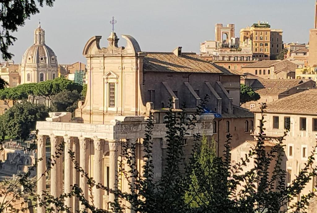 Takk for oppmerksomheten! Tempio di Antonio e Faustina.