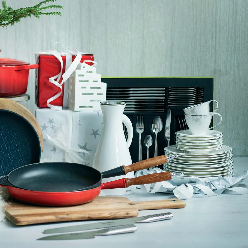 Le Creuset Rund gryte 4,2 l cm Før 1899,- nå 1399,-,- Farger: Svart blank, cerise Gavene som gleder Osaka Bestikksett