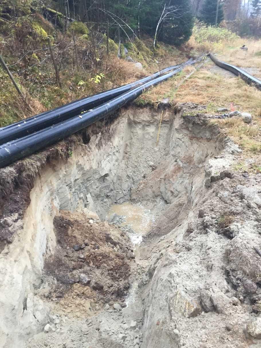 4.3 Sjakt C Det som ble funnet i sjakt C var hovedsakelig øl/brus-bokser og flasker, plast, noen søppelposer, noen glassflasker og en varmtvannstank (Figur 13).