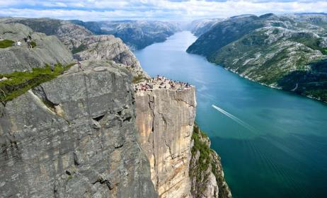 Forts. Rt. 1991 s. 119 Normount HR: «styremedlemmene handlet ut fra en noe høy grad av optimisme» «Det må likevel sies å ligge en normal forretningsmessig vurdering til grunn for deres disposisjon.