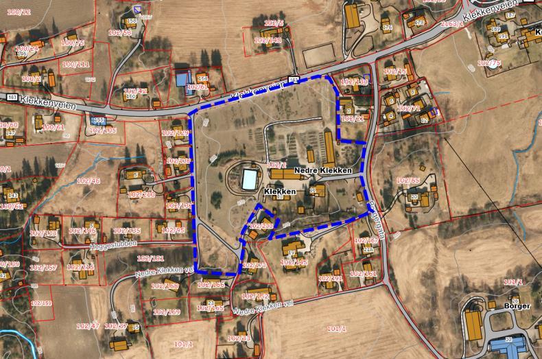 56 Ingen kjente kulturminner. Skog av høg bonitet, samt noe fulldyrka jord. Nærhet til friluftsområder. Ca. 2 km til skole og diverse tjenestetilbud. Skolebuss for dette området.