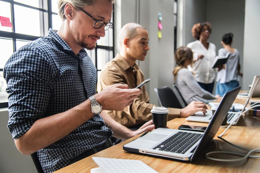 DIGITAL OMSTILLING GIR STERKERE KOMMUNER Kommunereformen er iverksatt for å skape sterkere kommuner, med bedre forutsetninger for å levere velferdstjenester i henhold til kravene som stilles og