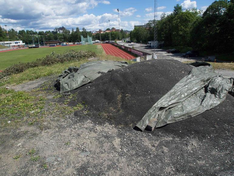 Tiltak for å unngå utslipp overordnet nivå Mottak av brukt granulat som avfall I dag tas ikke granulatavfallet imot fordi det ikke er fritt for stein, jord