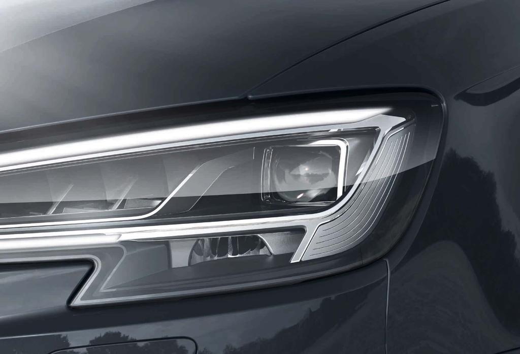 Lysene kan dempes selektivt, slik at andre kjøretøy ikke blendes.