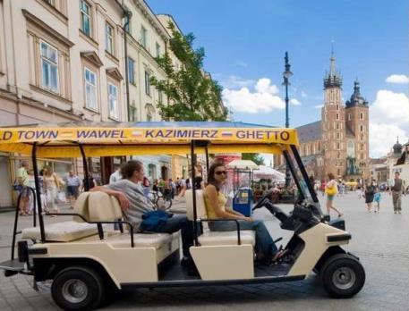 Bydelen har blitt en turistattraksjon etter at deler av Schindlers liste av Steven Spielberg ble filmet her.