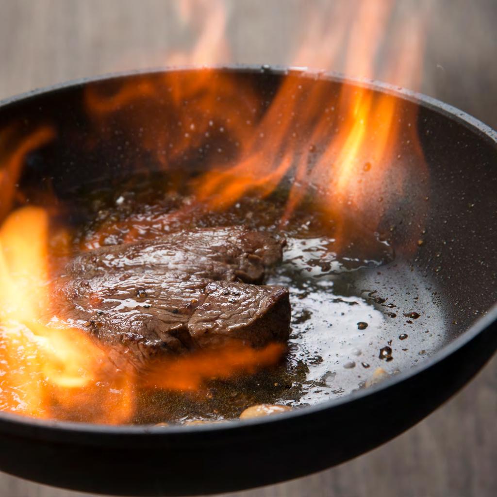 Pannen kan brukes på alle koketopper. Cemo Gourmet Biffkrydder og Fiskekrydder. Art.