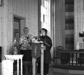 BINDAL MENIGHETSBLAD 5 Himmelstigen Menighetsrådet hadde utfordret Magdalena Bürgin-Borch på oppgaven å lage utsmykning i Solstad kirke som kunne gjøre kirkerommet litt varmere og tilføre noe