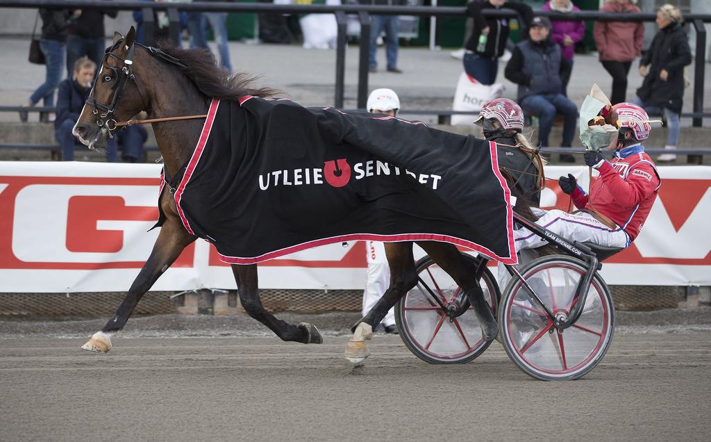 GRATIS INNGANG Banekode: 01 Varmingsinfo fra Ole onny Solberg BERKEBANEN V75-finaler Nr 102/2018 Kr 25 Bjerkebanen 90 år Foto: Hesteguiden.com Brenne Blissi jakter ny finale-seier i hoppecupen www.